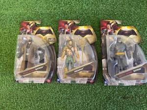 lot 21 image: DC Comics Figures