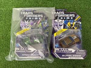 lot 89 image: Transformers Prime Knockout & Bumblebee