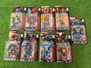 lot 90 image: Transformers Combiner Wars