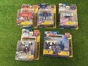 lot 91 image: Transformers Cyberverse
