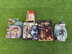 lot 118 image: Figures Mixed Lot