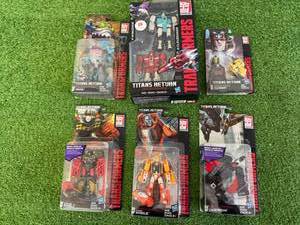 lot 120 image: Transformers Titans Return
