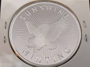 lot 58 image: Sunshine Minting 1 Troy Ounce .999 Fine Silver Round