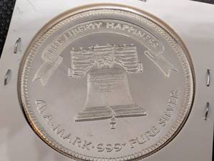 lot 62 image: Bald Eagle, Flag & Capitol Silver Round - 1 oz .999 Fine Silver