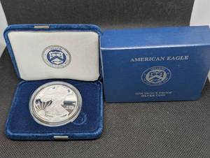 lot 84 image: United States Mint American Eagle 1 oz Silver Proof Coin - 2011