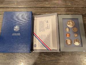 lot 127 image: United States 1986 Liberty Prestige Set - Blue Display Case