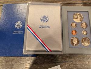 lot 128 image: United States 1986 Prestige Set - 8 Coin Display Case Collection