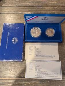 lot 148 image: Statue of Liberty Silver Dollar & Liberty Half Dollar Set - 1986, Blue Display Case