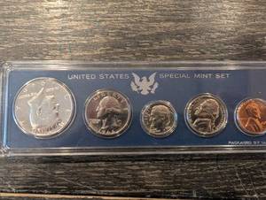 lot 151 image: United States Special Mint Set 1966 - 5-Coin SMS Display Set