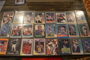 lot 211 image: Fleer 92 Card Lot - Barry Bonds, Kenny Lofton, Nolan Ryan, Charles Barkley, Karl Malone