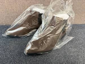 lot 17 image: Coach Suffolk Calf Suede - Size 10M