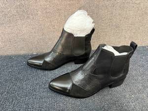 lot 18 image: Coach Suffolk Patchwork - Size 5M