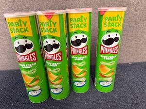 lot 256 image: 4 Containers Of Pringles Sour Cream And Onion