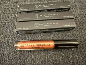 lot 96 image: 4 Savvy Minerals Lip Gloss Sticks - Journey