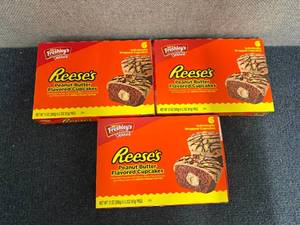 lot 129 image: 3 Packs of ReeseS Cupcakes