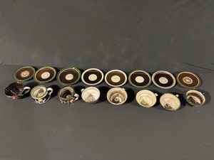 lot 5 image: Assorted Ceramic Mugs & Bowls - Swirl Interiors, Green Rim