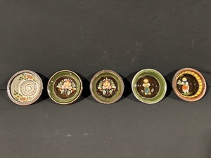 lot 6 image: Set of 5 Hand-Painted Ceramic Bowls with Folk-Art Motifs
