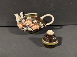 lot 7 image: Brown Floral Teapot with Lid - Handcrafted Stoneware