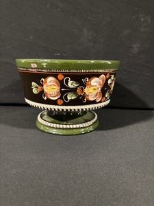 lot 10 image: Hand-Painted Floral Pedestal Ceramic Bowl - Green Rim