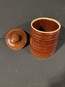 lot 17 image: Manchester Ovenproof Stoneware Canister with Lid