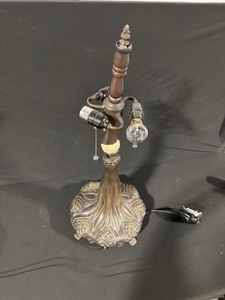 lot 40 image: Bronze Tone Table Lamp with Ornate Leaf Base