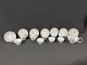 lot 46 image: Limoges-Style White Porcelain Tea Set, Gold Trim - Teapot  Cups & Saucers