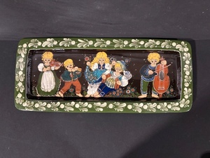lot 56 image: Enamel Trinket Box - Green Floral Border With Hand-Painted Music Scene
