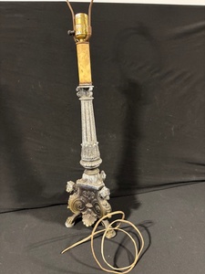 lot 65 image: Antique Cast Iron Lamp Base - Ornate Victorian Style