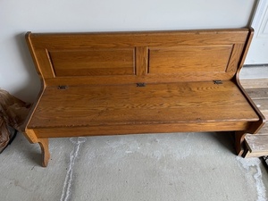 lot 72 image: Oak Storage BenchPew With Lift-Top Lid