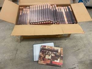 lot 25 image: Lot of Decorative Abstract Art Print Storage Boxes with Lids