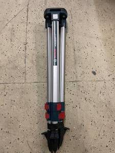 lot 32 image: Bosch Professional BT 152 Tripod - Factory Reconditioned