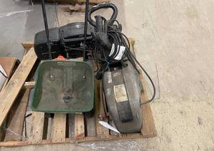 lot 93 image: Scotts Turf Builder Edgeguard Mini Spreader and Electric Power Washer