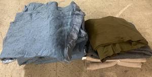 lot 94 image: Collection of 7 Blankets in Assorted Colors