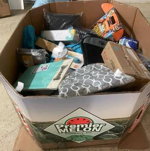 lot 135 image: Pallet of Mixed Pet Supplies