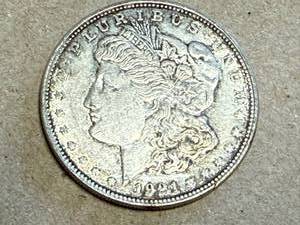 lot 11 image: 1921 Morgan Dollar