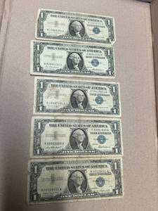 lot 26 image: 5 Washington One Dollar Silver Certificates