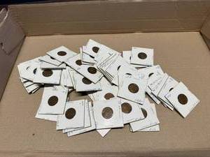 lot 34 image: 56 1930s Wheat Pennies in Holders