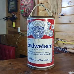 lot 16 image: Budweiser Vintage 6 pack cooler with ice pack