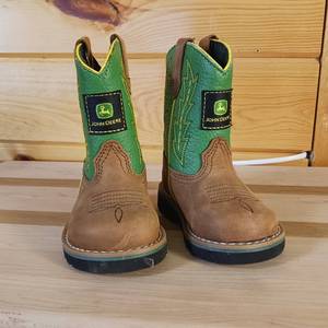 lot 17 image: New with tags John Deere toddler Cowboy boots size 5M