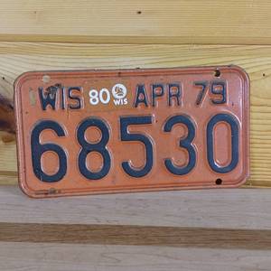 lot 44 image: Wisconsin 1979 embossed plate � 8 inches