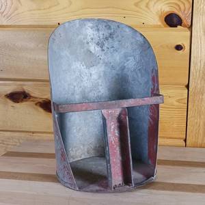 lot 87 image: Vintage Chick Scoop � From a hatchery 11 inches long