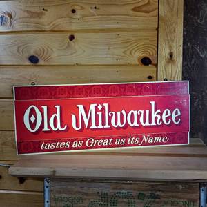 lot 200 image: Working Old Milwaukee Lighted Beer Sign � tastes as great as its name