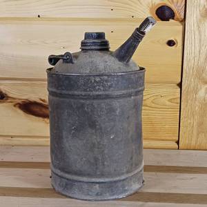 lot 203 image: 1 gallon vintage gas can