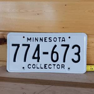 lot 241 image: Collector Plate Set from state of Minnesota � matching set in original envelope