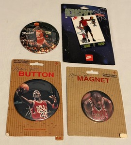 lot 69 image: (4) Michael Jordan Buttons and Magnet