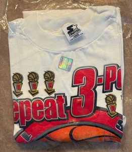 lot 4 image: VERY RARE Chicago Bulls 3-Peat T-Shirt Size Large by Starter - Retro  Vintage - Michael Jordan