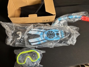 lot 65 image: Snorkel Mask Kit with Neon Frame and Blue Accessories