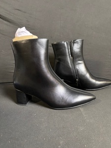 lot 134 image: Abbleet Black Leather-Look Ankle Boots - US 10