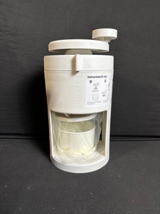 lot 136 image: Mageian Ice Crusher - White Manual Countertop Unit