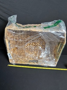 lot 151 image: StorageWorks Jumbo Wicker Basket